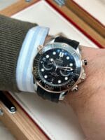 Omega Seamaster Diver 300M 44 mm Chronograph Master Chronometer Sedna Gold and Steel, automático. - Imagen 6