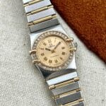 Omega Constellation Manhattan Ladies Two Tone Diamond Bezel Ref. 895.1076, de cuarzo.