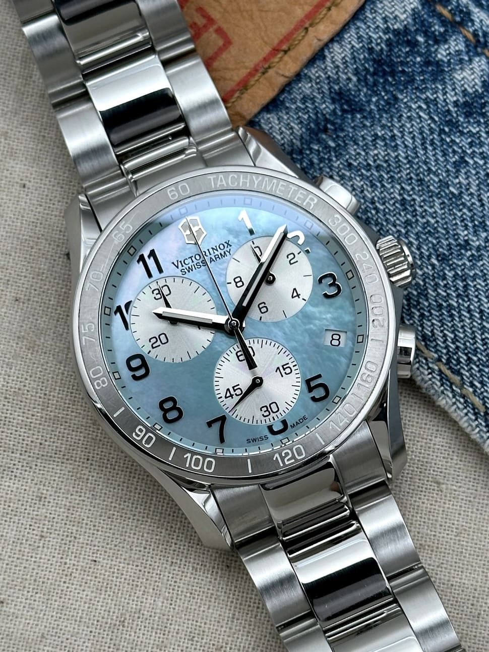 273dafc2-0b6f-4ee3-8594-4a55fc3a8a55 Victorinox Chrono Classic Mother of Pearl Dial 41 mm 241258, de cuarzo. - Imagen 1