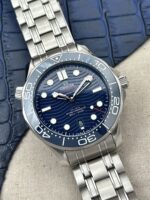 Omega Seamaster Diver 300M Co-Axial Master Chronometer Blue Dial 42 mm, automático.