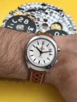 Omega Chronostop White Dial 145.009, a cuerda. - Imagen 2