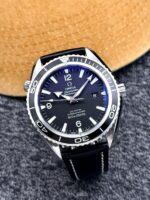 Omega Seamaster Planet Ocean 600M Black Dial 45 mm 2200.50.00, automático.