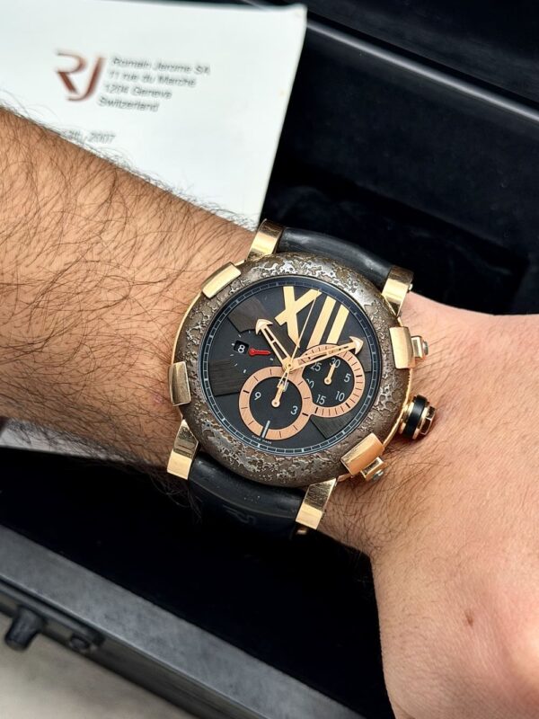 ROMAIN JEROME Titanic Cufflinks新品、未使用。 Romaine Jerome RJ Titanic DNA Chronograph 18K Gold & Titanic Steel