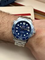 Omega Seamaster Diver 300M 42 mm Co-Axial Master Chronometer Blue Dial FULL SET, automático. - Imagen 2
