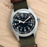 Hamilton Khaki Field Mechanical 42 mm H695290, a cuerda.