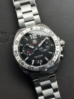 TAG Heuer Formula 1 Alarm Big Date 41 mm 200M, de cuarzo.