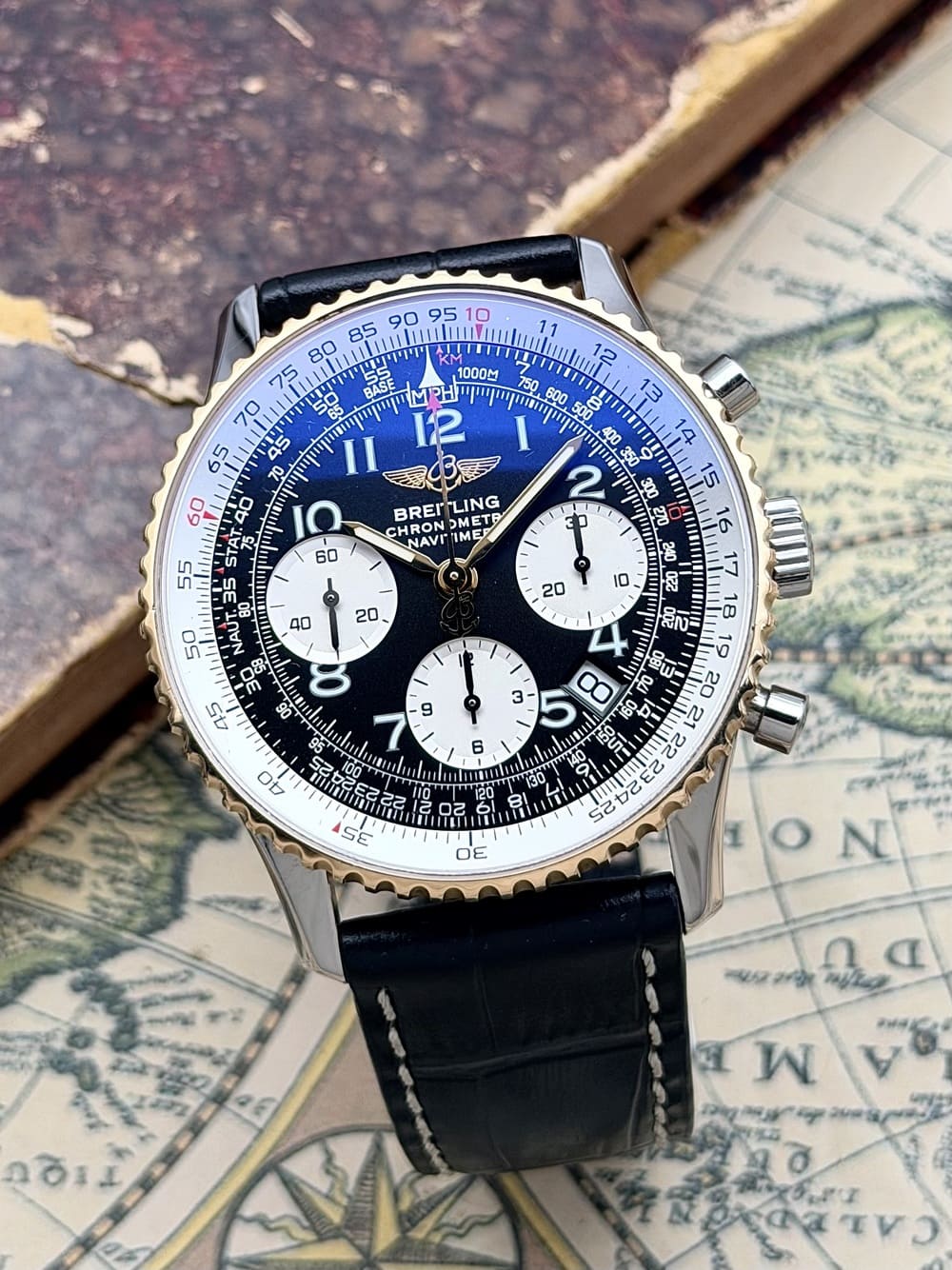 IMG_0830 Breitling Navitimer Chronograph 18K Gold Bezel "Reverse Panda" 42 mm D23322, automático. - Imagen 1
