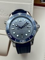 Omega Seamaster Diver 300M Co-Axial Master Chronometer Grey Dial 42 mm FULL SET 2022, automático.