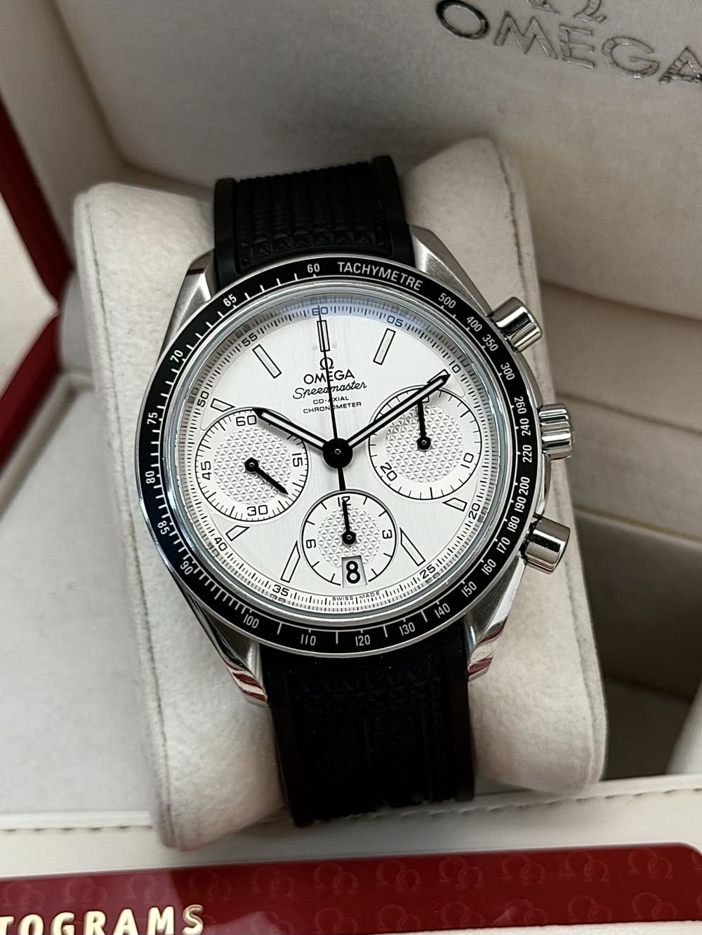 IMG_5494 Omega Speedmaster Racing Co-Axial Chronograph White Dial 40 mm 2015 FULL SET, automático. - Imagen 1