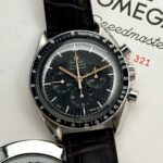 RARO Omega Speedmaster Professional Moonwatch 1970 "Straight Writing" Tropical Dial 145.022-69, a cuerda.