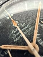 RARO Omega Speedmaster Professional Moonwatch 1970 "Straight Writing" Tropical Dial 145.022-69, a cuerda. - Imagen 3