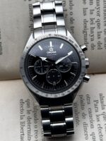 Omega Speedmaster Broad Arrow 1957 Co-Axial 50th Anniversary 42 mm, automático.