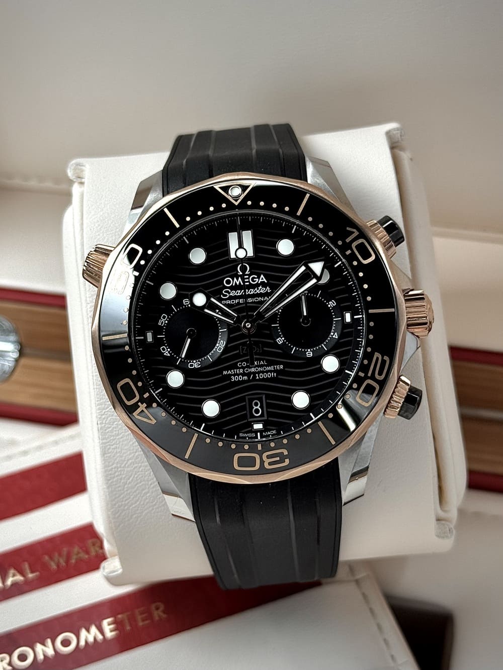 IMG_2795 Omega Seamaster Diver 300M 44 mm Chronograph Sedna Gold and Steel FULL SET 2025, automático. - Imagen 1