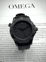 Omega Seamaster Diver 300M Co-Axial Master Chronometer Ceramic "Black Black" 43.5 mm, automático.