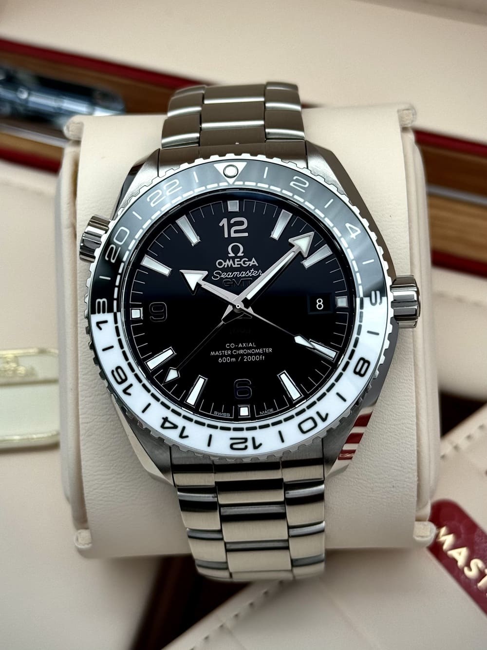IMG_8347 Omega Seamaster Planet Ocean 600M Co-Axial Master Chronometer GMT "Oreo" 43.5 mm 2026 FULL SET, automático. - Imagen 1